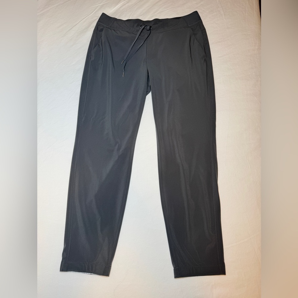 Athleta Women’s Gray Pant Elastic Waist Size 10 Reflective Hem Zippered Pockets